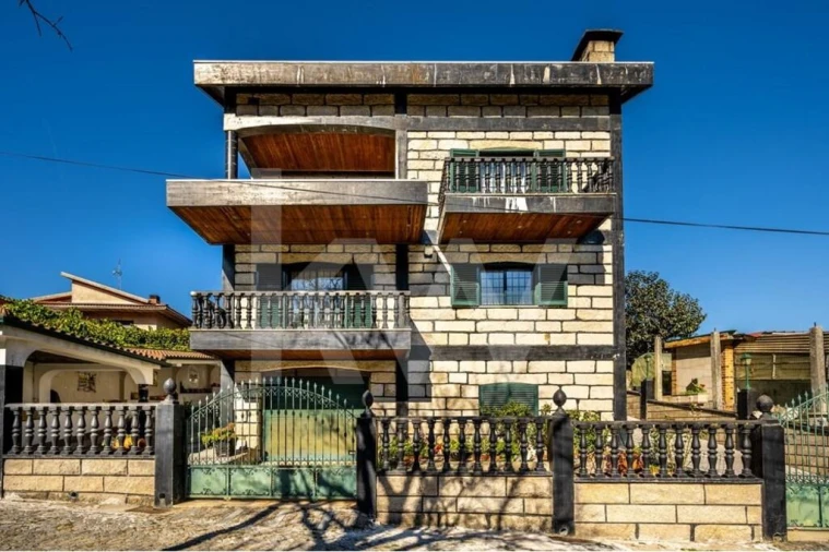 Moradia T6 para Venda em Recarei Foto 16