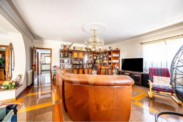 Moradia T6 para Venda em Recarei Foto 10