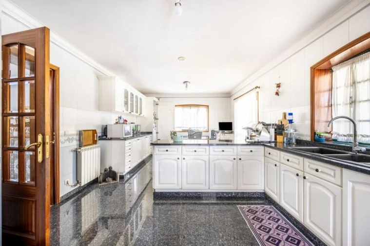 Moradia T6 para Venda em Recarei Foto 2