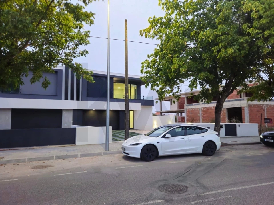Moradia T4 para Venda em Santa Joana Foto 8