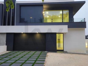 Moradia T4 para Venda em Santa Joana