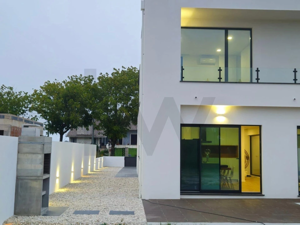 Moradia T4 para Venda em Santa Joana Foto 2