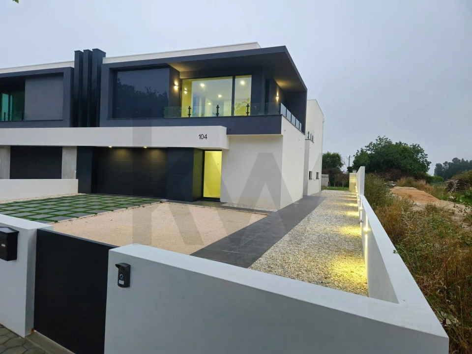 Moradia T4 para Venda em Santa Joana Foto 4