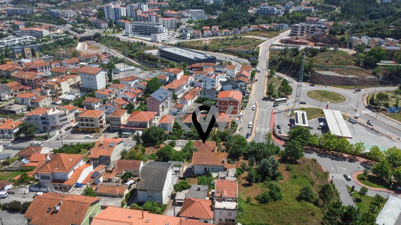 Moradia T4 para Venda em Santo Antonio dos Olivais Foto 4