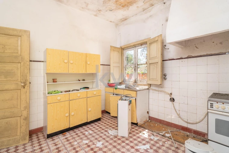 Moradia T4 para Venda em Santo Antonio dos Olivais Foto 29