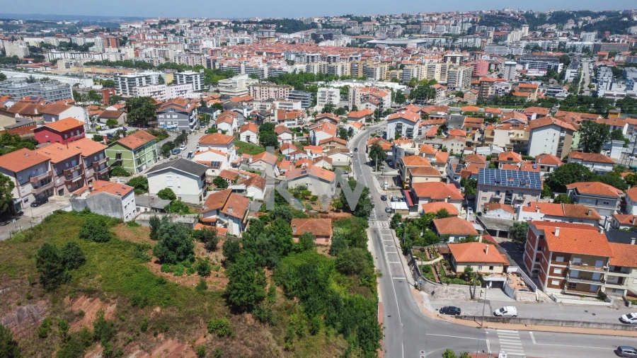 Moradia T4 para Venda em Santo Antonio dos Olivais Foto 6