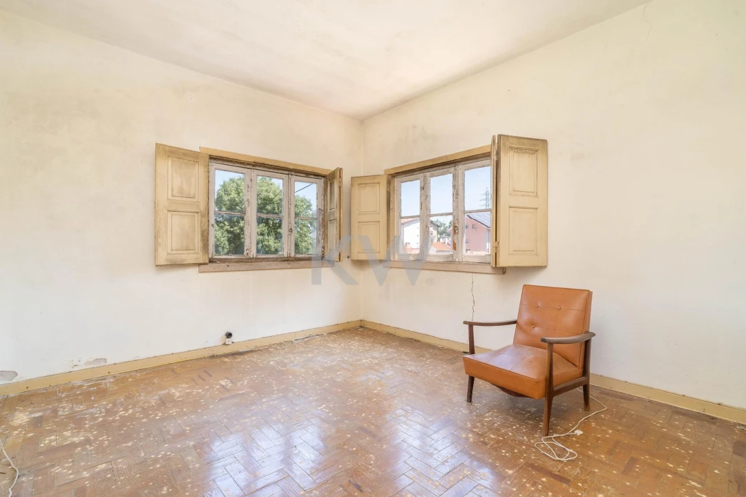 Moradia T4 para Venda em Santo Antonio dos Olivais Foto 32