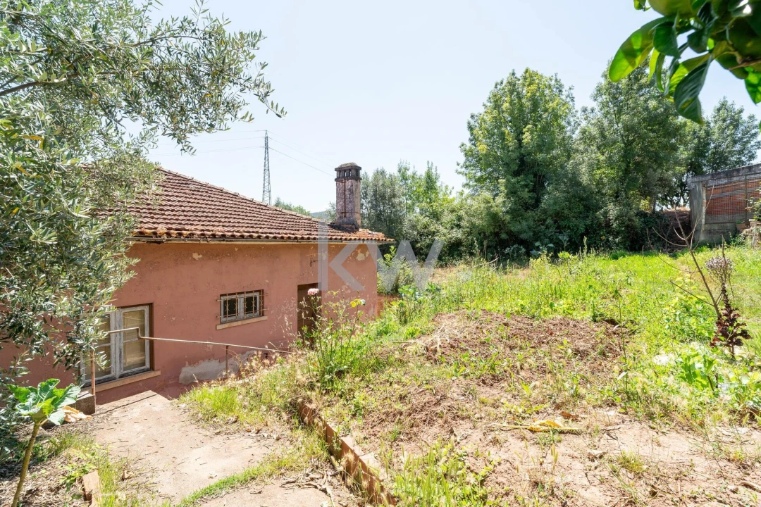 Moradia T4 para Venda em Santo Antonio dos Olivais Foto 25