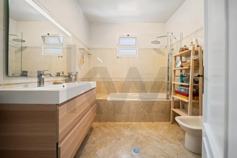 Moradia T3 para Venda em Camara de Lobos Foto 23