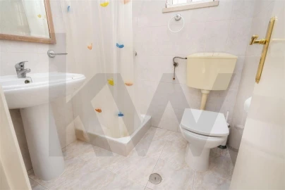 Moradia T1 para Venda em Albufeira e Olhos de Água
