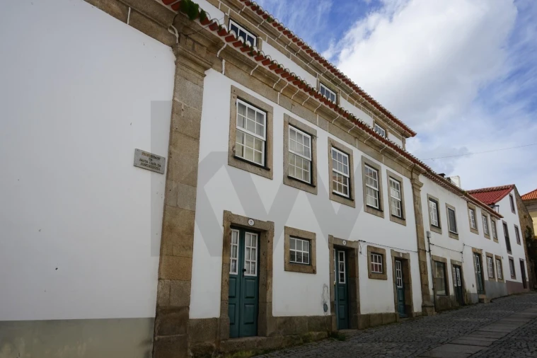 Moradia T6 para Venda em Almeida