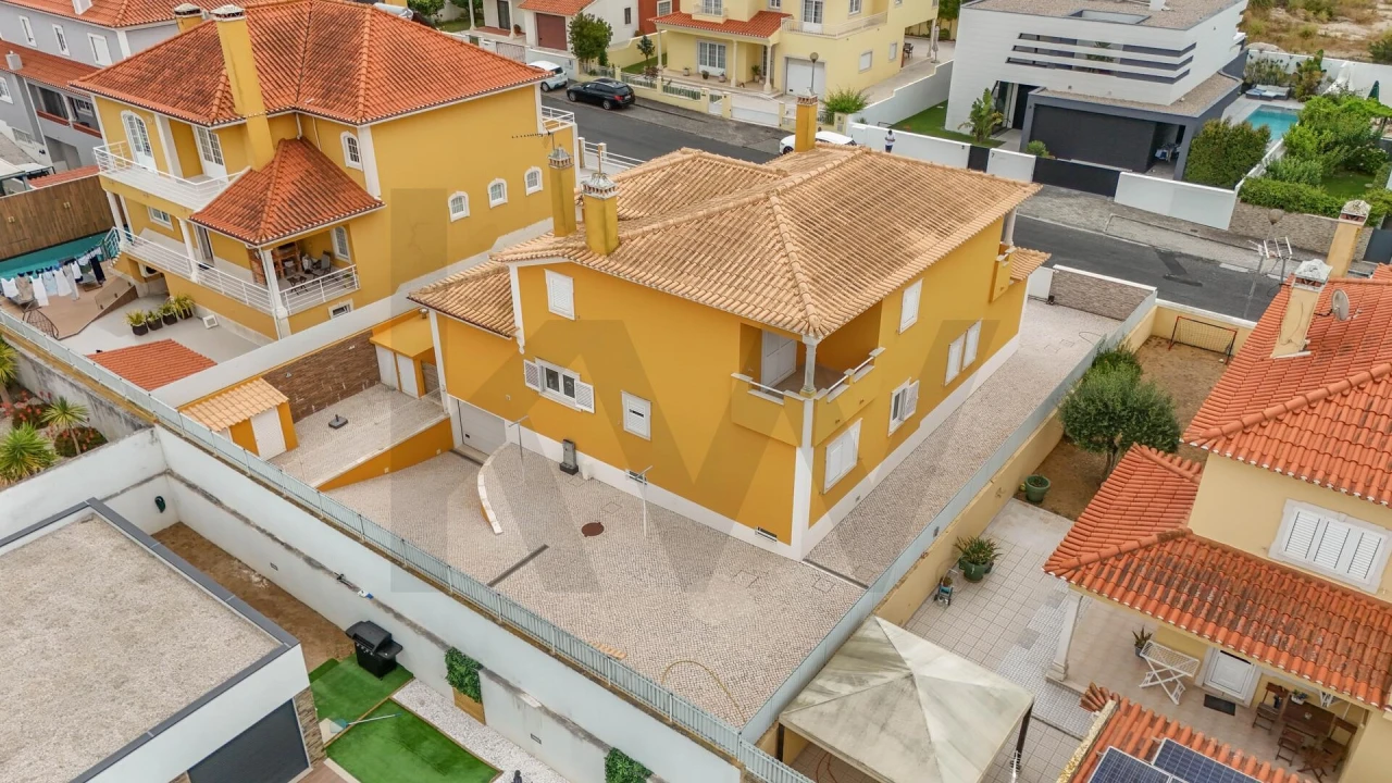 Moradia T4 para Venda em Santa Maria, São Pedro e Matacães Foto 3