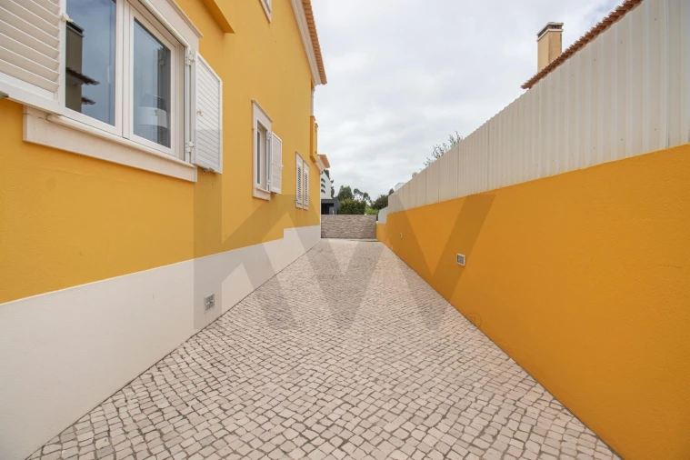 Moradia T4 para Venda em Santa Maria, São Pedro e Matacães Foto 54