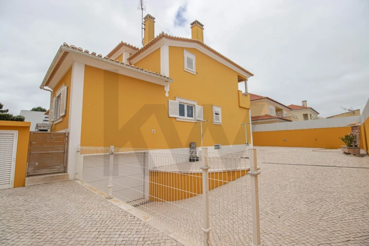 Moradia T4 para Venda em Santa Maria, São Pedro e Matacães Foto 52