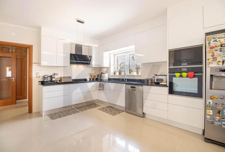 Moradia T4 para Venda em Santa Maria, São Pedro e Matacães Foto 38