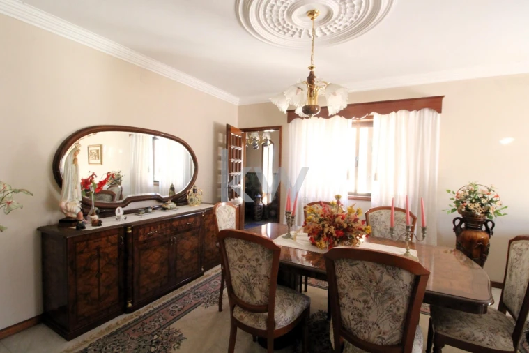 Moradia T4 para Venda em Vila de Cucujães Foto 3