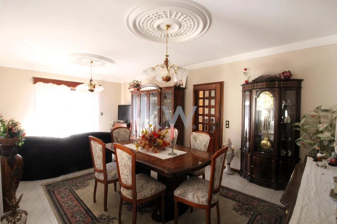 Moradia T4 para Venda em Vila de Cucujães Foto 1