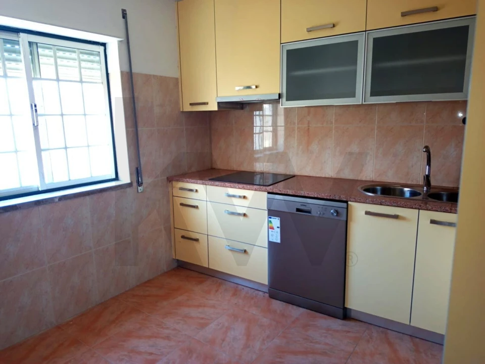 Apartamento T2 para Venda em Reguengo Grande Foto 3