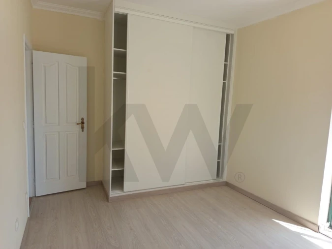 Apartamento T2 para Venda em Reguengo Grande Foto 16