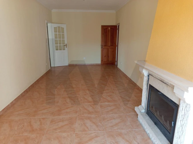 Apartamento T2 para Venda em Reguengo Grande Foto 4