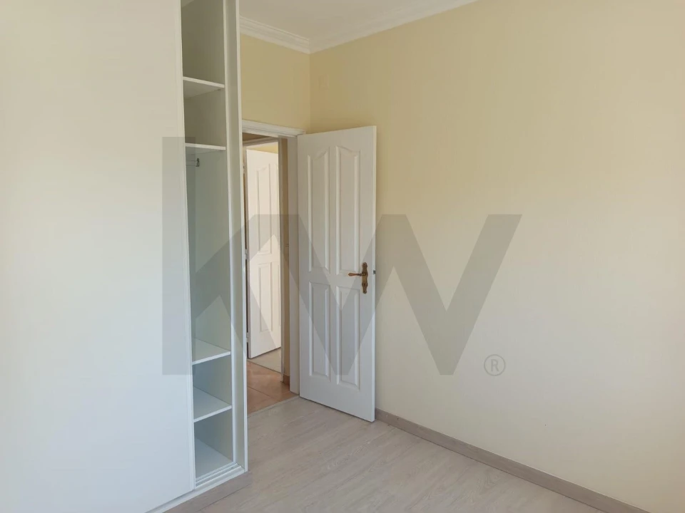 Apartamento T2 para Venda em Reguengo Grande Foto 19