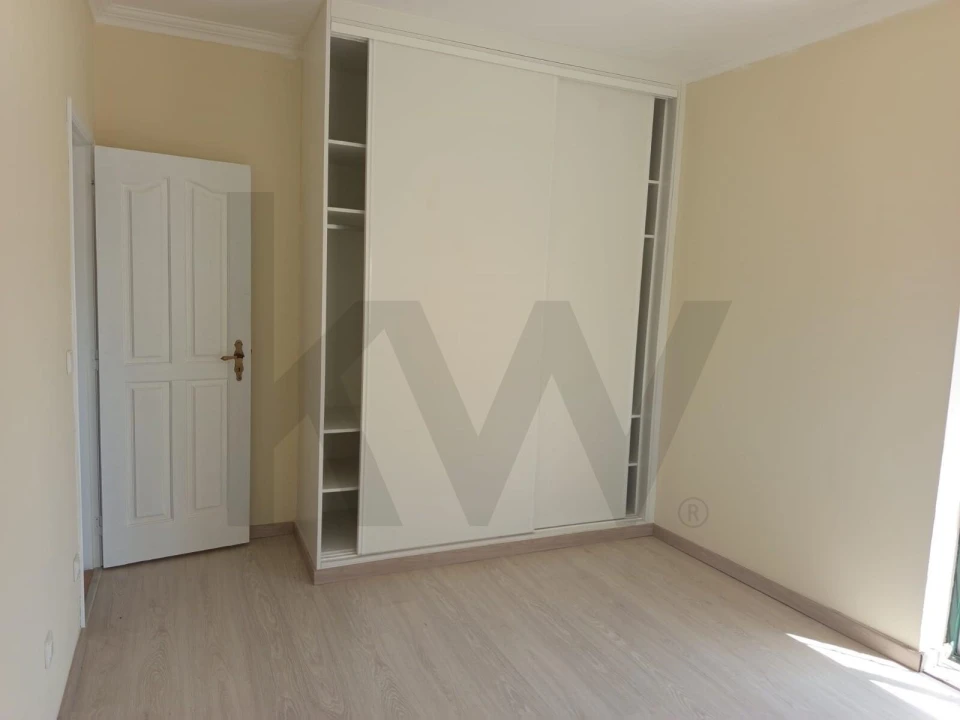 Apartamento T2 para Venda em Reguengo Grande Foto 16