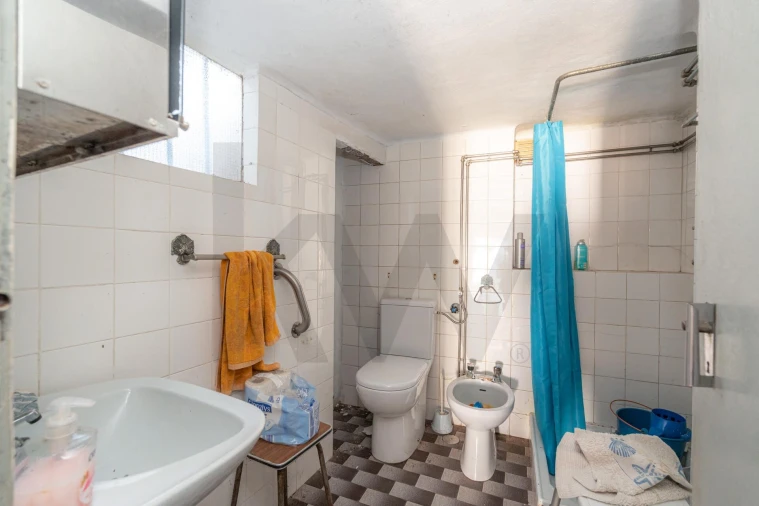 Moradia T5 para Venda em Sé Nova, Santa Cruz, Almedina e São Bartolomeu Foto 13