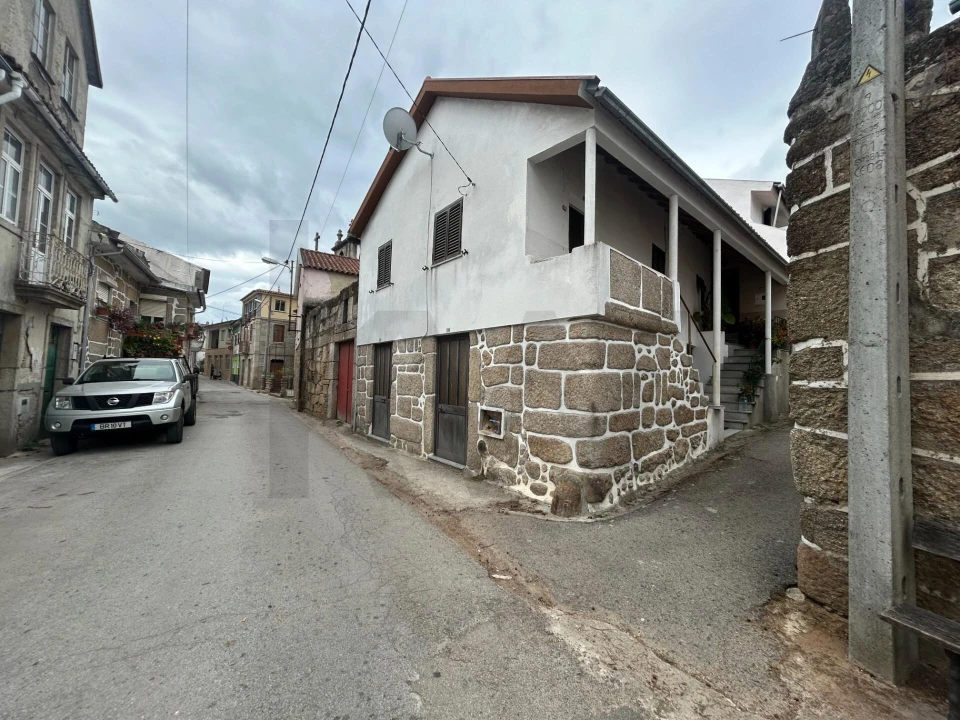 Moradia T4 para Venda em Midões Foto 1