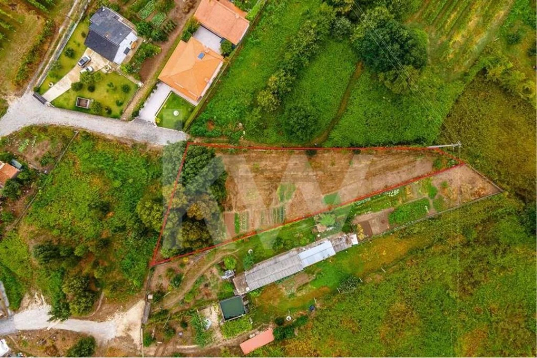 Terreno para Venda em Parada de Todeia Foto 1