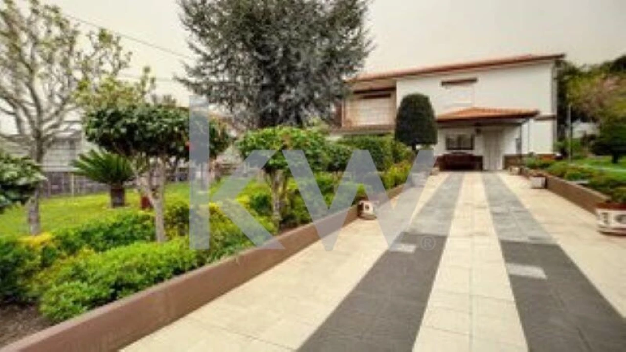 Moradia T4 para Venda em Sobreira Foto 2