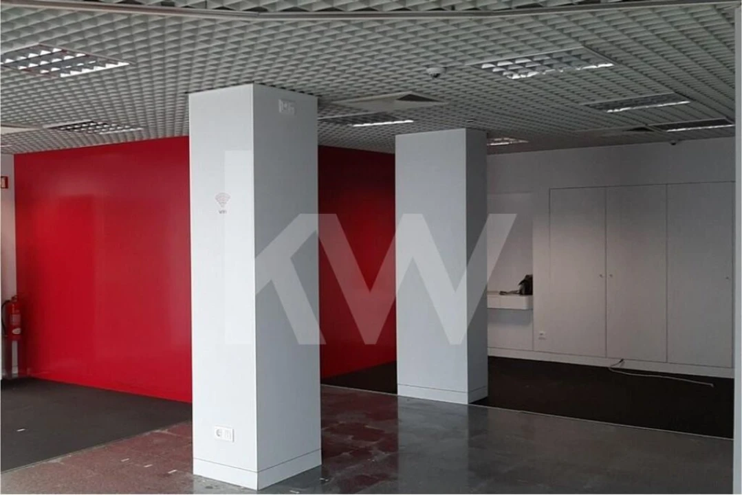 Loja para Venda em Campolide Foto 9