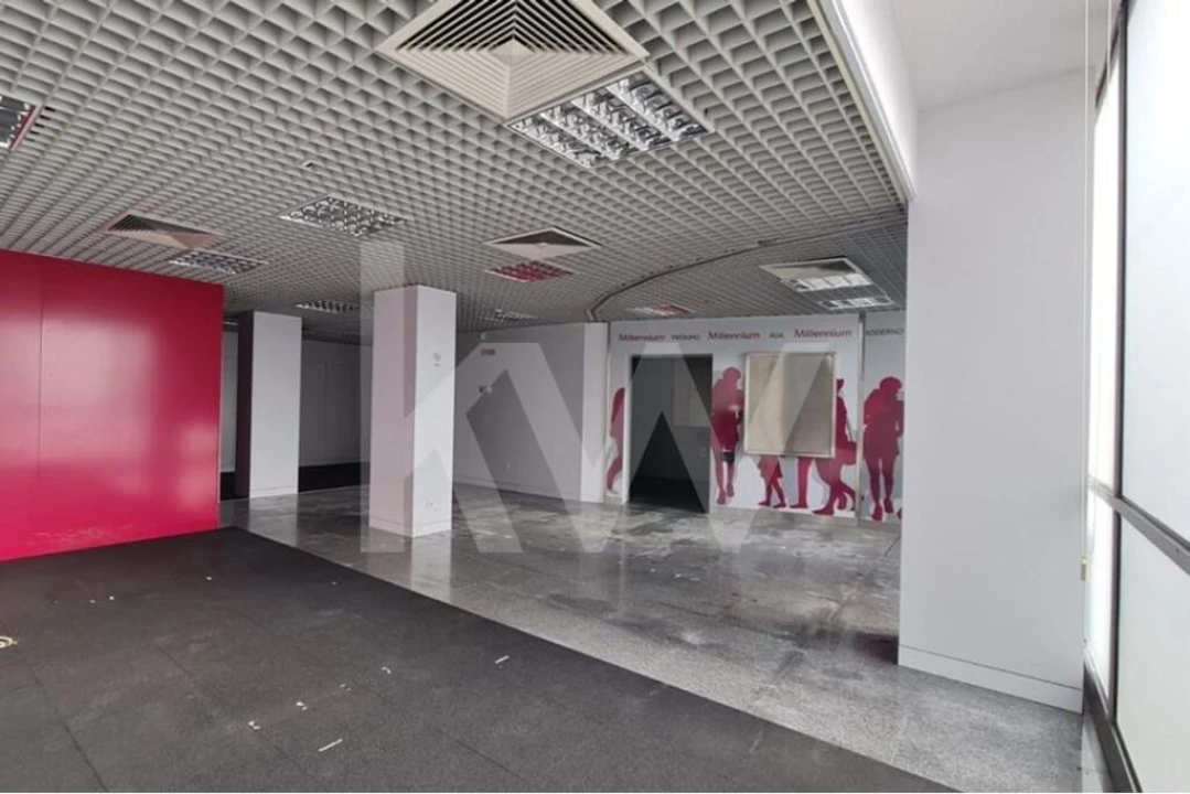 Loja para Venda em Campolide Foto 6