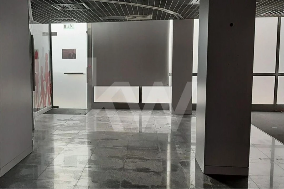 Loja para Venda em Campolide Foto 16