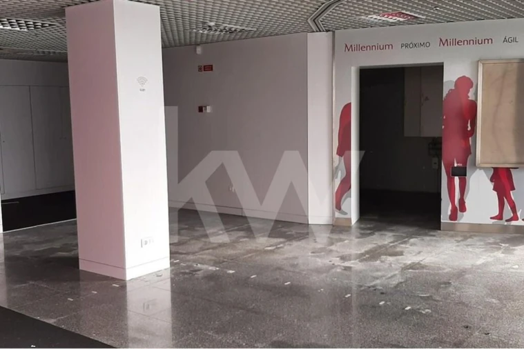 Loja para Venda em Campolide Foto 19