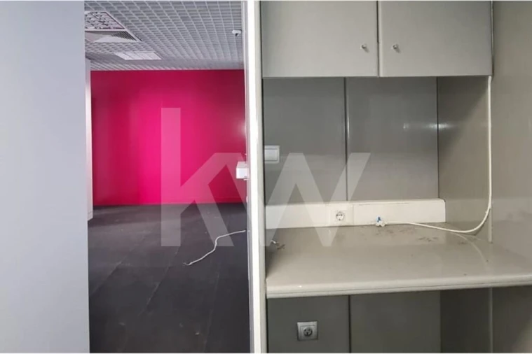 Loja para Venda em Campolide Foto 11