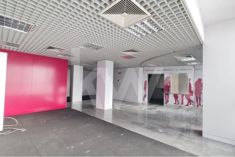 Loja para Venda em Campolide Foto 7