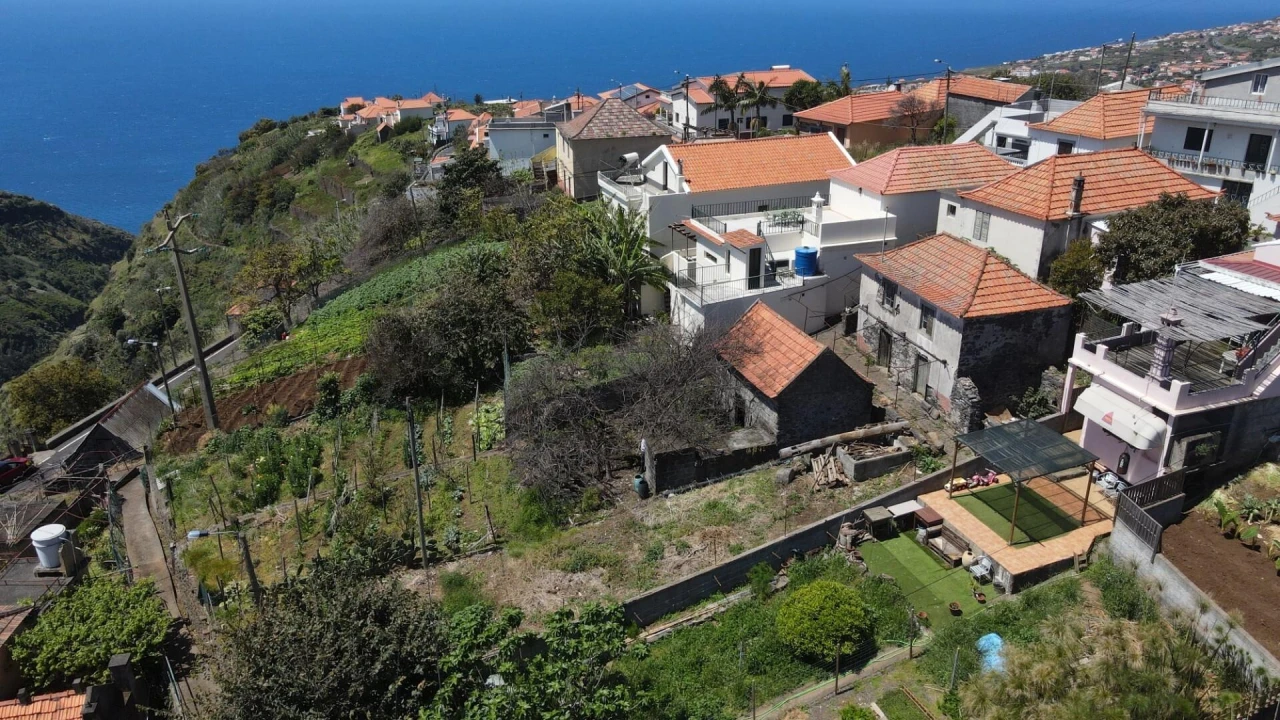 Moradia T5 para Venda em Arco da Calheta Foto 12