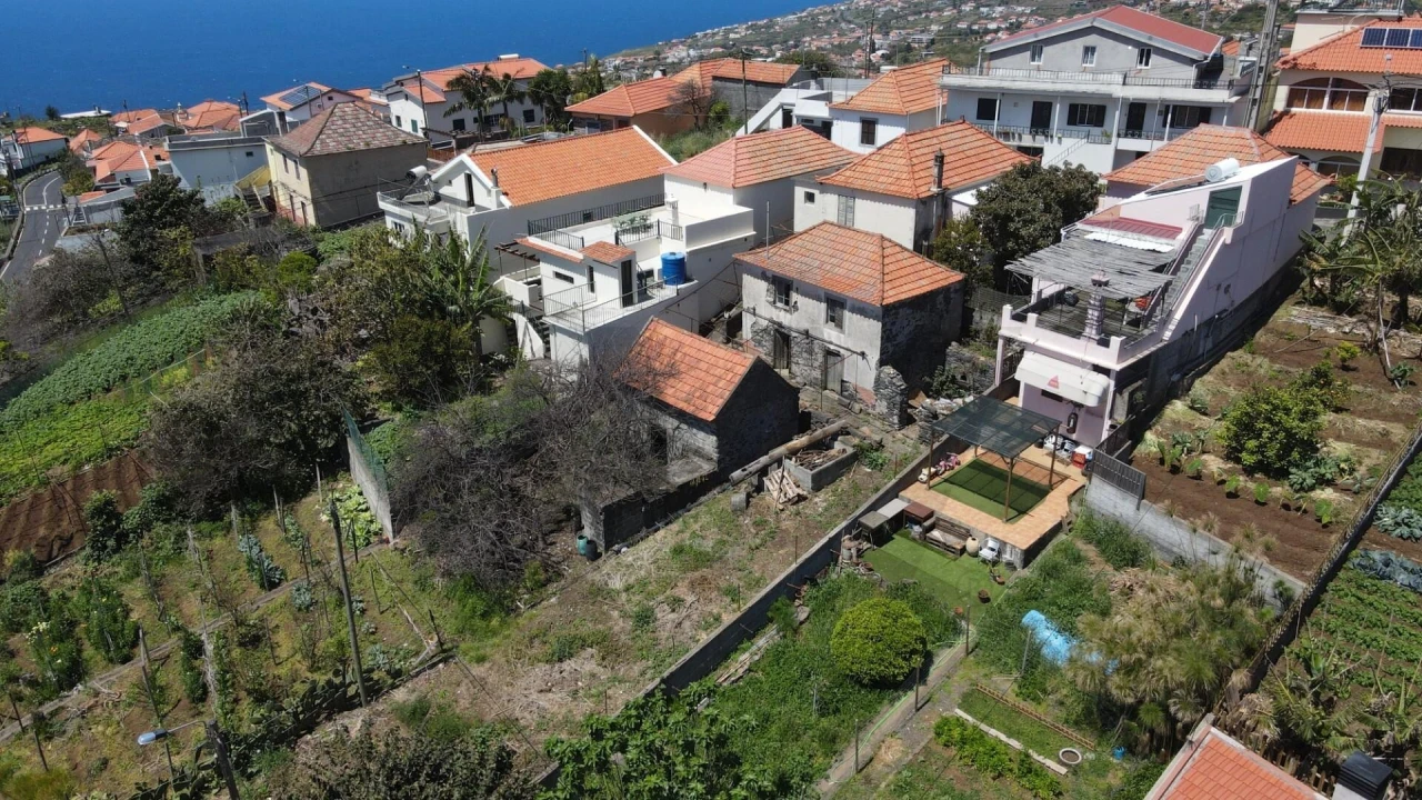 Moradia T5 para Venda em Arco da Calheta Foto 10