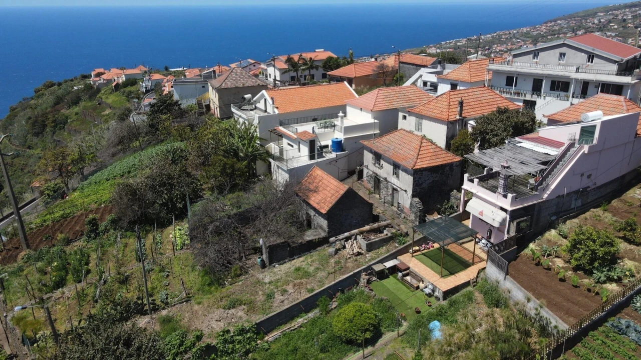 Moradia T5 para Venda em Arco da Calheta Foto 11