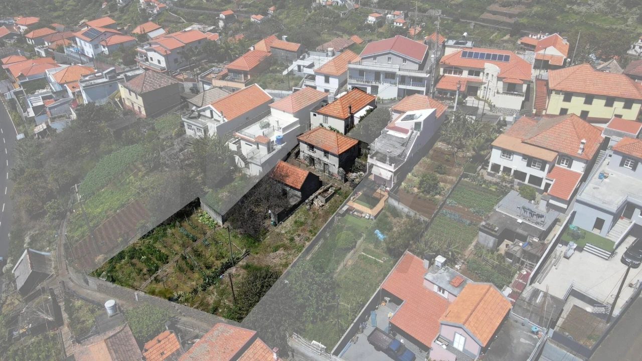 Moradia T5 para Venda em Arco da Calheta Foto 3