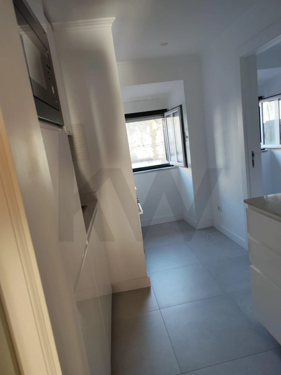 Apartamento T1 para Arrendamento em Santa Maria Maior Foto 8