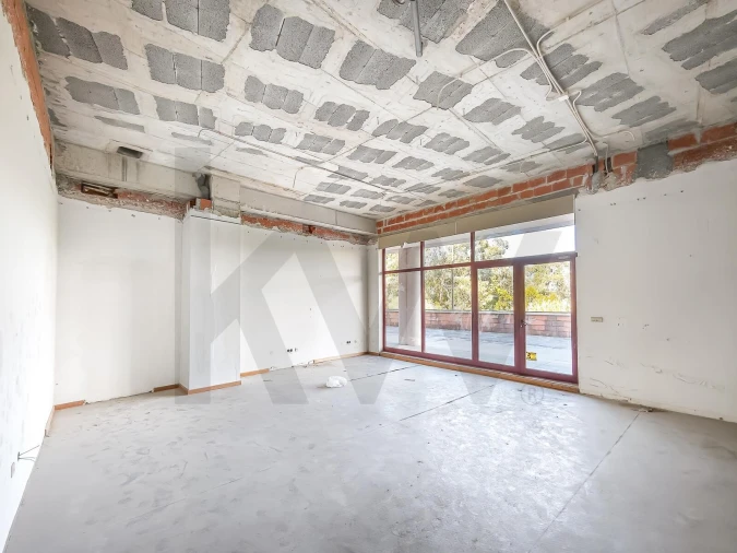 Loja para Arrendamento em Barcarena Foto 13