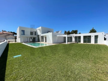 Moradia T4 para Venda em Corroios