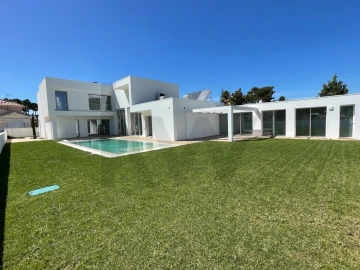 Moradia T4 para Venda em Corroios