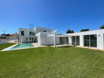 Moradia T4 para Venda em Corroios