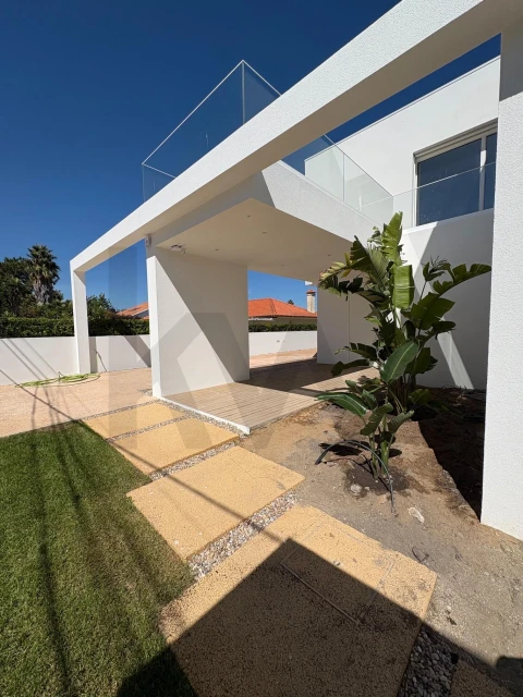 Moradia T4 para Venda em Corroios