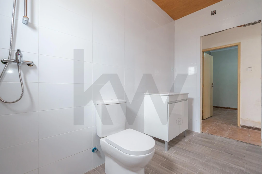 Moradia T5 para Venda em Antuzede e Vil de Matos Foto 10