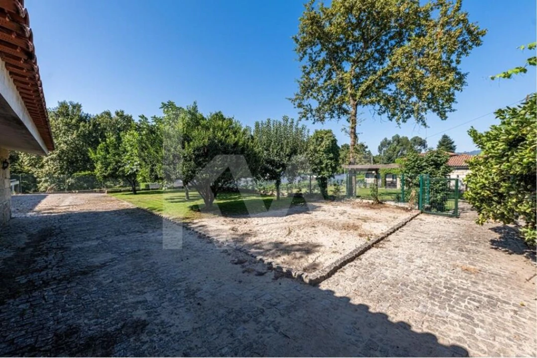 Moradia T4 para Venda em Paredes Foto 27