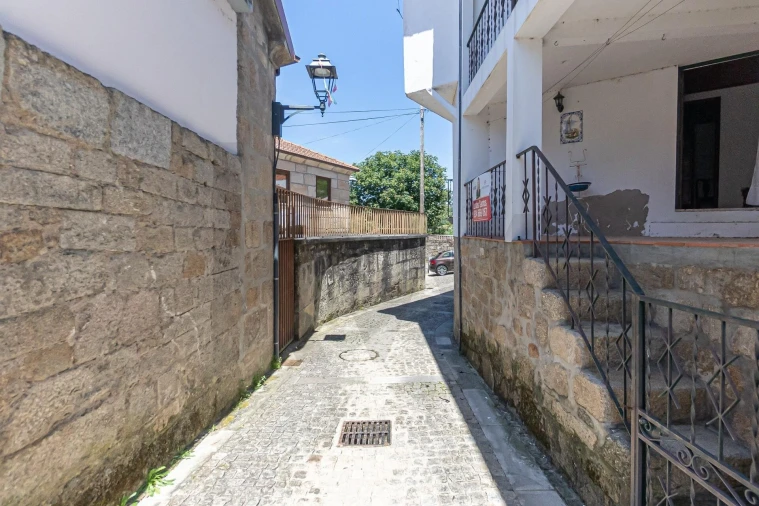 Moradia T3 para Venda em Oliveira do Douro Foto 38