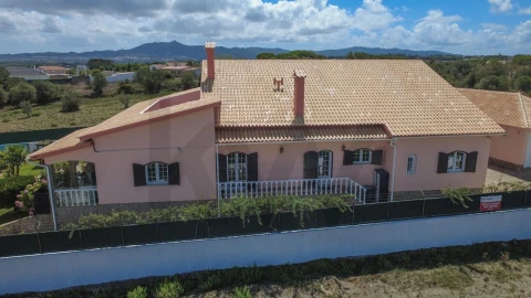 Moradia T5 para Venda em Santa Maria e São Miguel, São Martinho, São Pedro Penaferrim